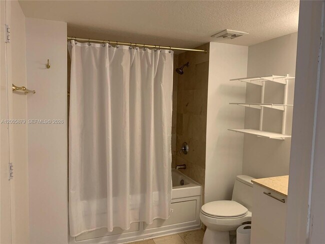 Building Photo - 1800 N Bayshore Dr