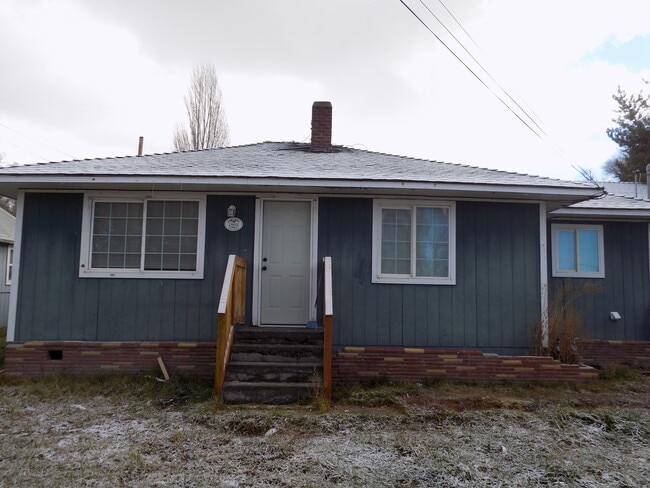 Building Photo - 1865 Hope St