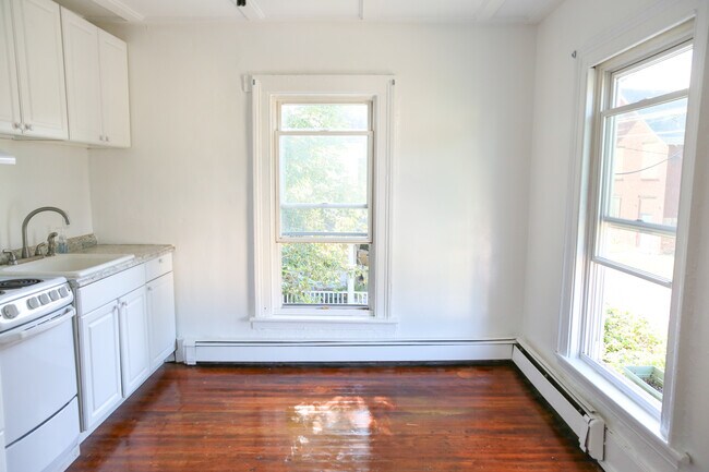 Building Photo - 16 Russell Street