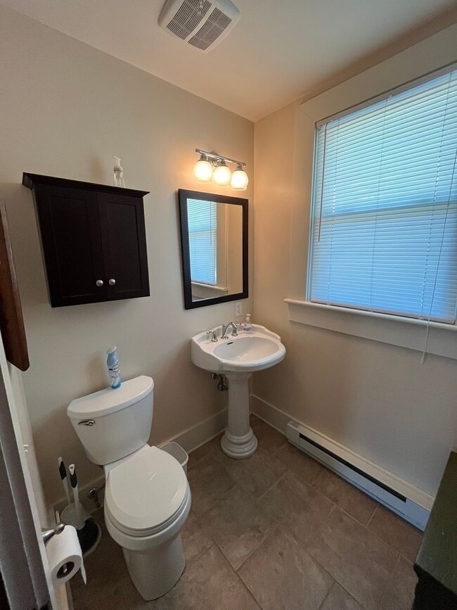 Building Photo - Beautiful 4-bedroom Farmhouse in Raphine a...