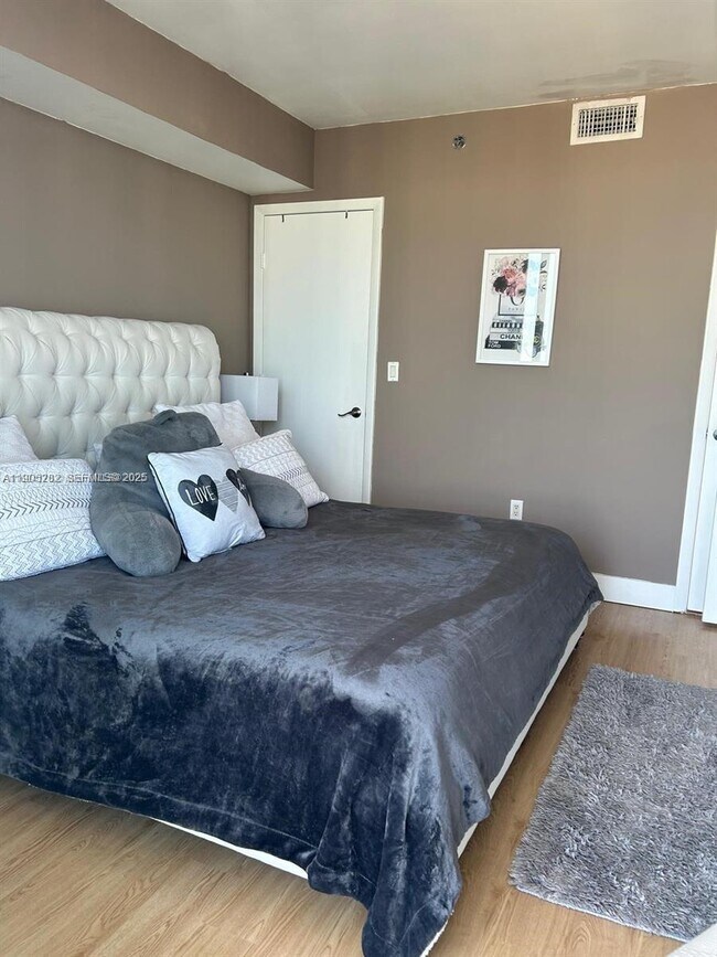 Building Photo - 50 Biscayne Blvd