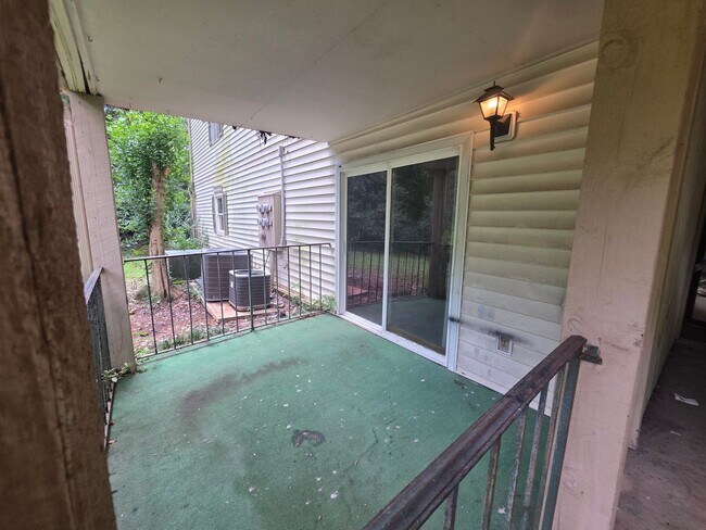Building Photo - 1208 Bush River Rd