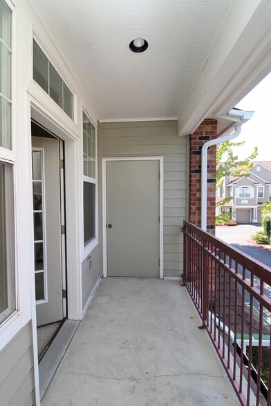 Building Photo - 1170 NE 64th Ln