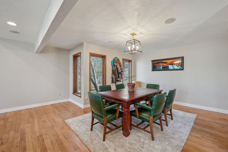 Building Photo - 711 S Bear Paw Ln