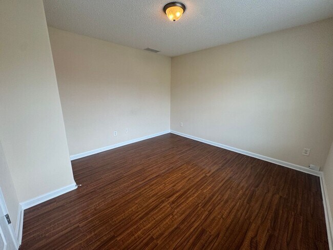 Building Photo - 118 Fern Ridge Ct