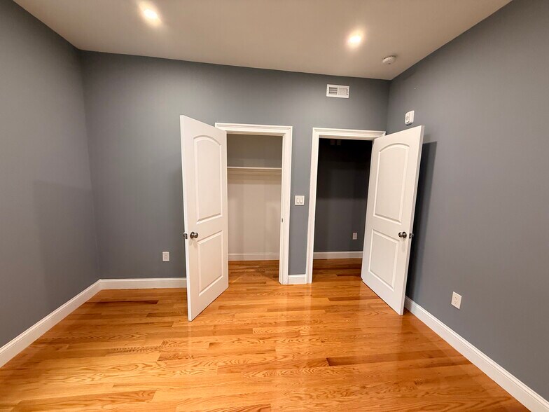 Building Photo - 337 Cambridge St