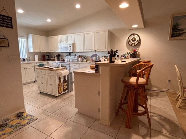 Building Photo - 3 BR 2 BA 2 Car Garage Duplex -  Annual Rental -  Sebastian FL