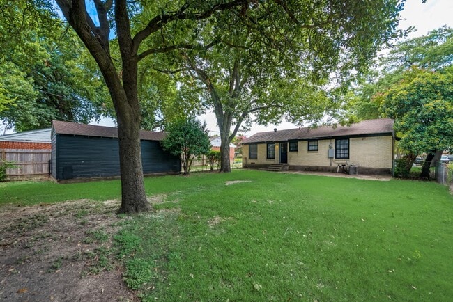 Building Photo - 11107 Stallcup Dr