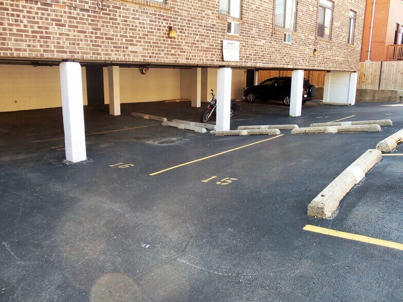 Parking (uncovered) - 1750 N Mohawk St