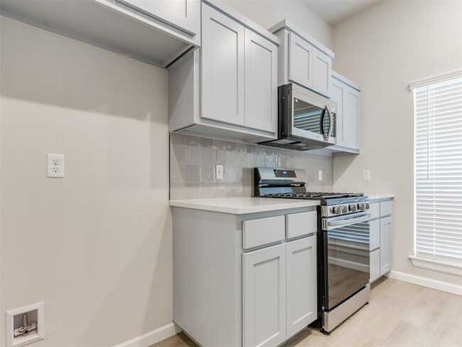 Building Photo - 18012 Austin Ct