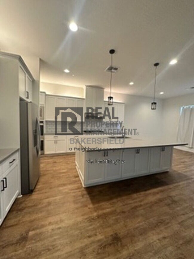 Building Photo - 823 Brookline Ln
