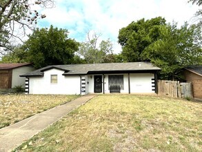 Building Photo - 709 Blue Grass Dr