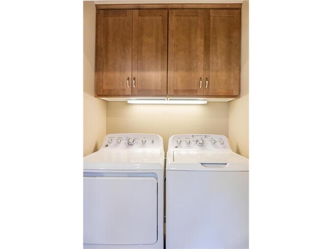 Building Photo - 2974 Clover Ridge Dr