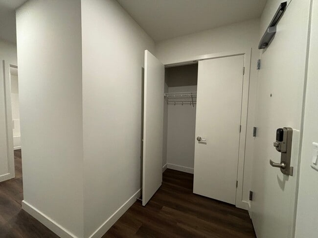 Building Photo - Southwest Corner Stunner at One25 – Lake V...
