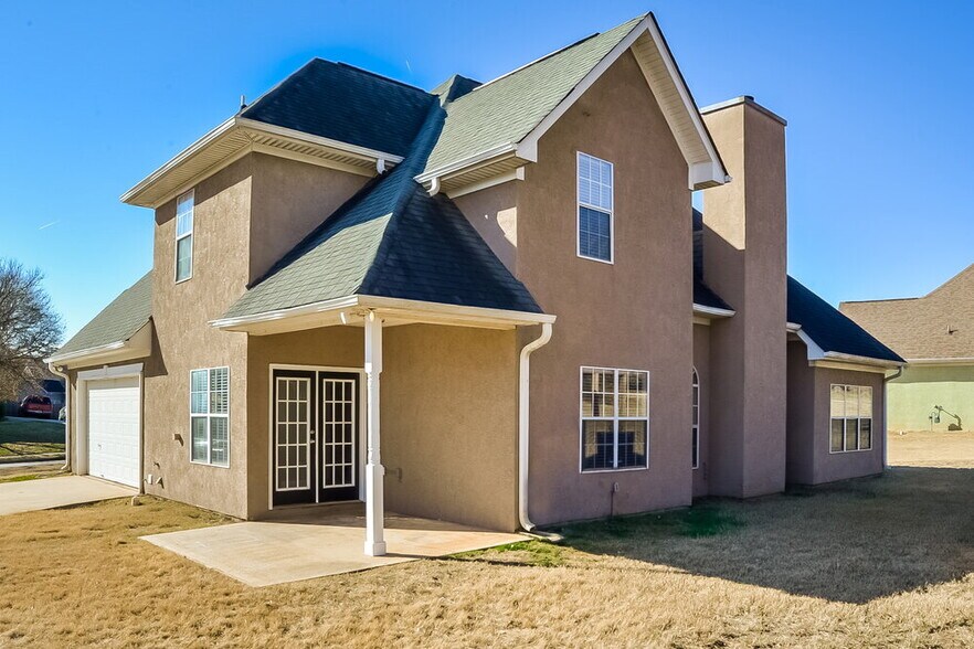 Building Photo - 453 Aviemore Loop