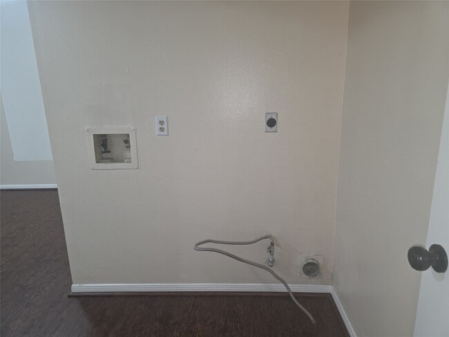 Building Photo - 1907 Summerfield Pl