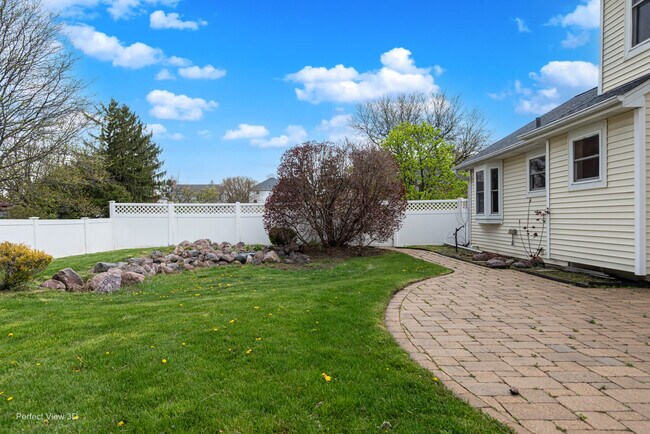 Building Photo - 900 Ashford Ln