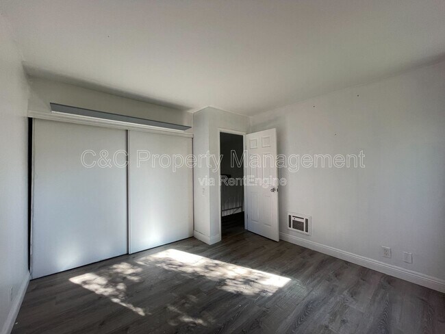 Building Photo - 8075 Caminito de Pizza