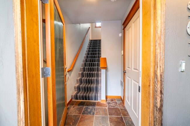 Building Photo - Beautiful 2BR/1.5BA Corner Townhome in the...