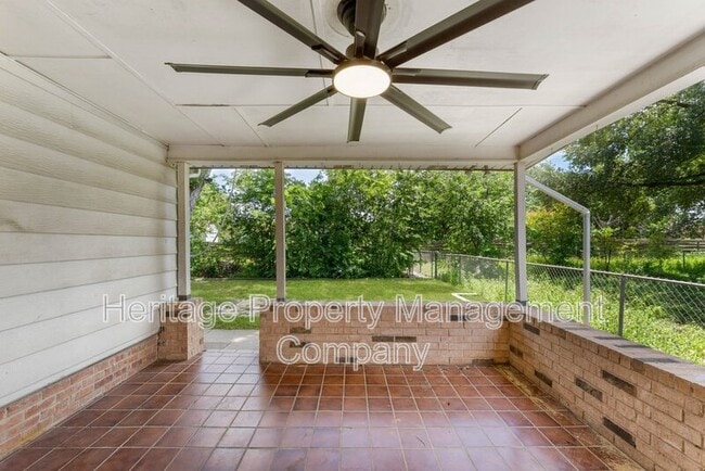 Building Photo - 3614 Versailles Dr