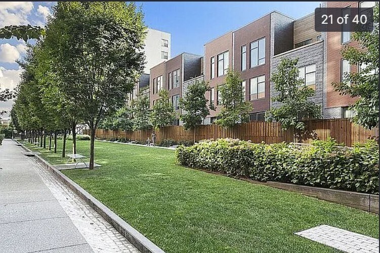 Building Photo - 8 Vanderbilt Ave