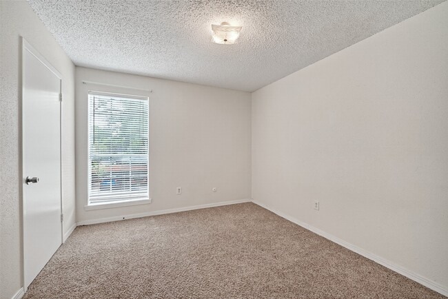 Building Photo - 2800 Jeanetta St