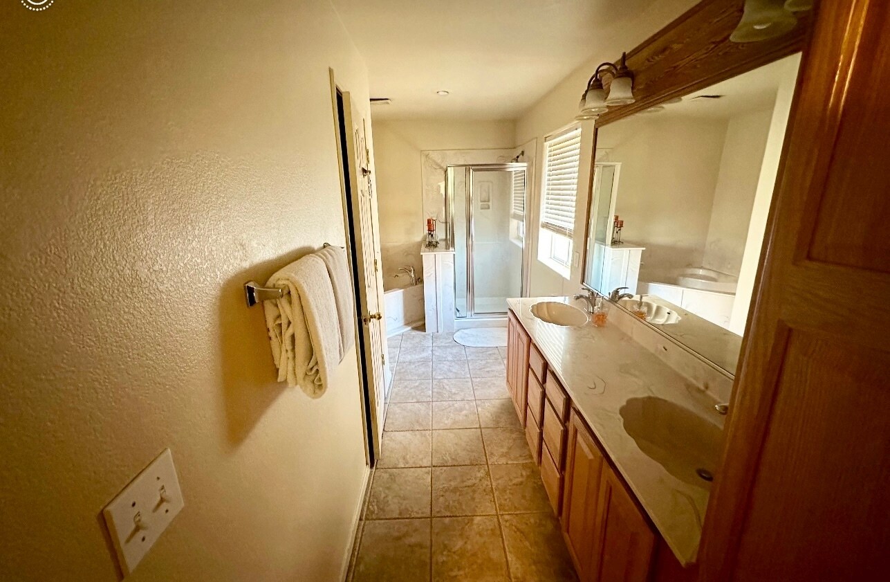Building Photo - 2968 La Paloma Dr