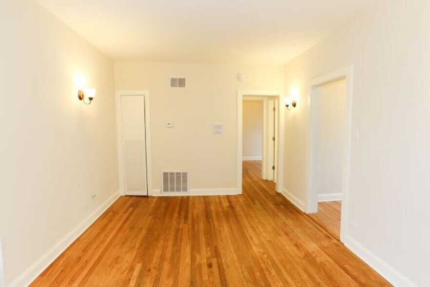 Building Photo - 4127 N Ashland Ave