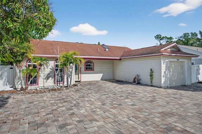 Building Photo - 5883 Darren Ct