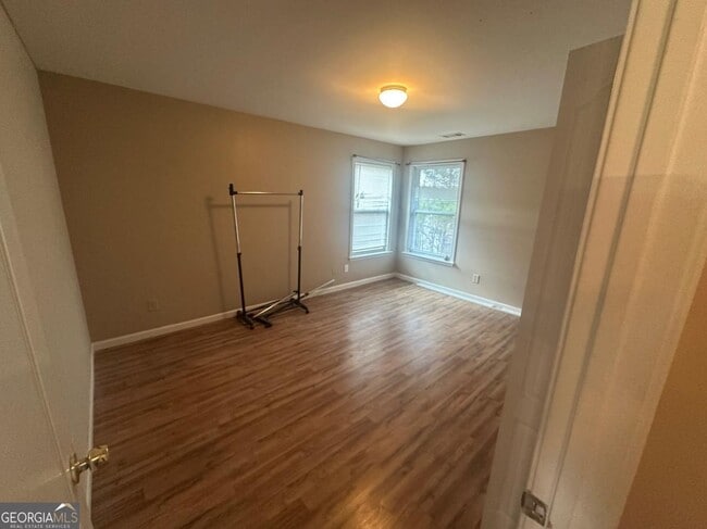 Building Photo - 61 Longwood Ct