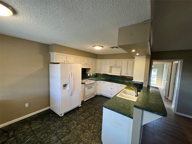 Building Photo - 6010 Hoover St