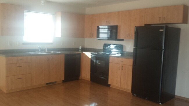 Building Photo - Nice Duplex in Clever. Clean two bedroom, ...