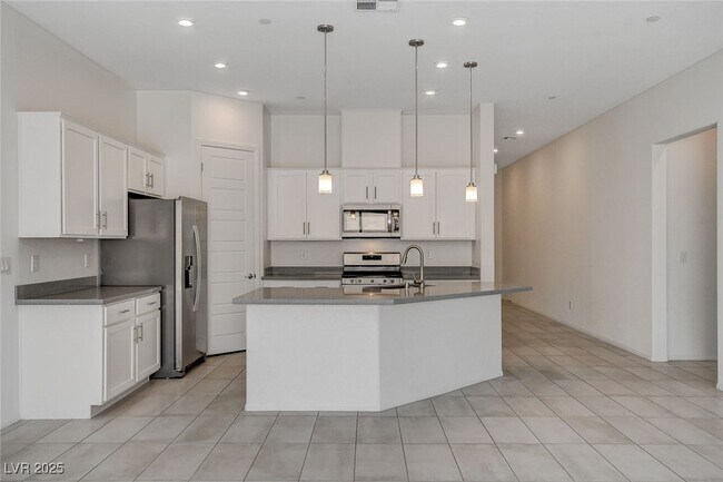 Building Photo - 10924 Chipotle Ave