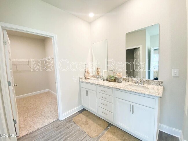 Building Photo - 15610 Lantern Cv