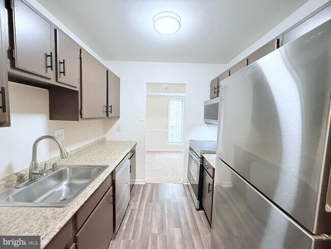 Building Photo - 7598 Gales Ct