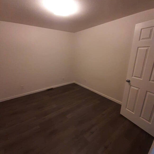 Building Photo - 104 E Main St