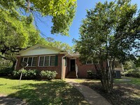 Building Photo - East Tallahassee Acreage Home