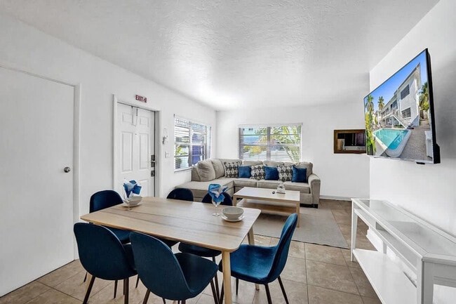 Building Photo - 335 Desoto St