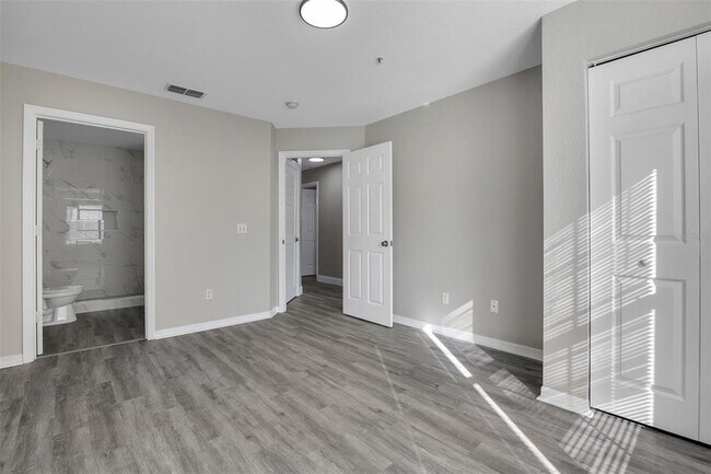 Building Photo - 4002 Venetian Bay Dr