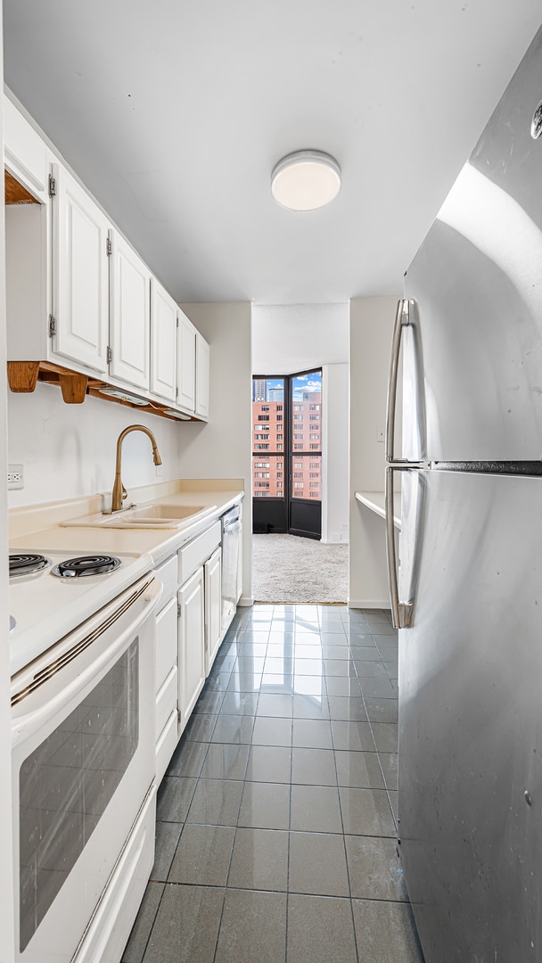 Building Photo - 899 S Plymouth Ct