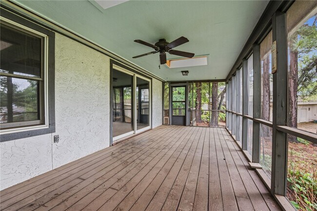 Building Photo - 315 E Fairway Ln