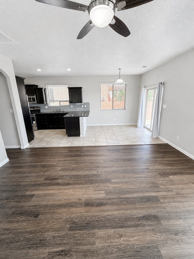 Building Photo - 8936 Mission Ridge Dr