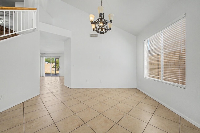 Building Photo - 1295 S Honeysuckle Ln