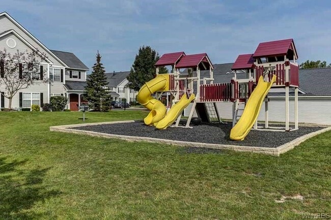 Building Photo - 5 S Autumn St