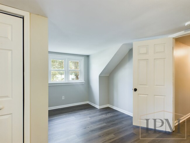 Building Photo - Coming Soon   Spacious 3 bedroom Located i...