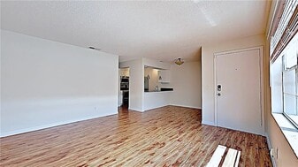Building Photo - 304 S Habana Ave