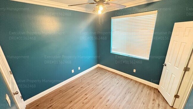 Building Photo - 3 bedroom 2 bathroom home located in a cul- de- sac in a Southwest Bakersfield neighborhood
