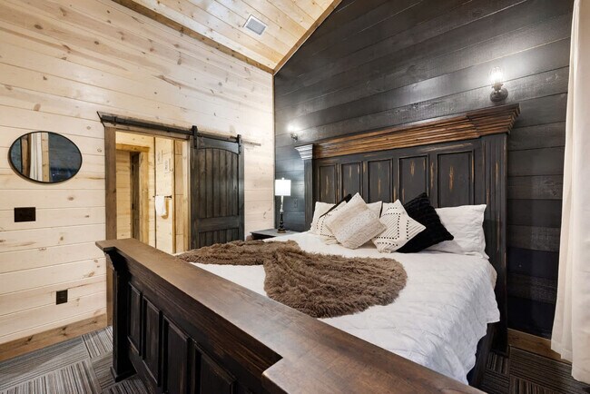 Building Photo - 222 Lost Creek Trl