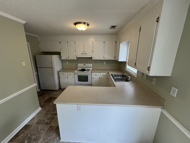 Building Photo - 2345 Vineyard Dr