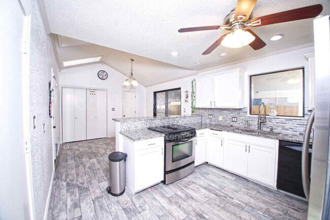 Building Photo - 3302 E 83rd Pl